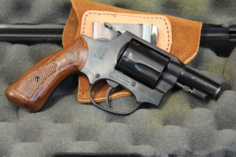 Rossi Model 685 38 Special Snub Nose Double Action Revolver W Holster And Case For Sale At 2567